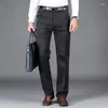 Jeans da uomo 2023 autunno inverno uomo a vita alta grigio scuro stile classico Business Casual pantaloni in denim dritti elastici pantaloni di marca maschile