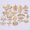 قلادة قلادة 6pcs/الكثير من اللون الذهبي نبات Ginkgo Leaf Daisy Yoga Lotus Flower Tharms Stainless Steel Goth Moon Moons Moans Jewelry