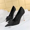 Princess Style Crystal Wedding Shoes New Women Pumps Sequined Tyg Sweet Rhinestone Bowknot High Heel Woman Dress Pointed 230424