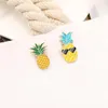 Spille Spille in lega di frutta carina Ananas smaltato giallo con occhiali da sole a forma di cuore Distintivo di calamari audace e sfacciato per zaino per bambini