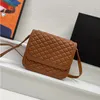 Quiltad väska klaffväska kvinnor fyrkantiga crossbody väskor axlar handväska fårskinn äkta läder messenger väska designers väskor handväskor klassisk brev hårdvara hasp