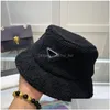 Ball Caps Faux Fur Fluffy Wool Bucket Hats For Winter Designer Baseball Brand Fisherman Hat Man Woman Warm Sunhats Black White Snow Dht07