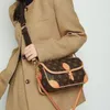 Crossbody baguette ny förvaring axelväska postman designer handväska