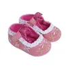 Första vandrare baby flicka platt skor broderi mönster bow-knot dekor spetskant mjuk sula prinsessan småbarn spjälsäng föregångare