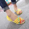 2022 nuove donne di modo sandali comodi estate nuovo colore della caramella donne scarpe carine peep toe all'aperto scarpe da spiaggia donna appartamenti L230704