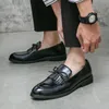 2023 Nowa Wielka Brytania dżentelmen Tassels skórzane buty Men Purple zielona czarna sukienka Wedding PROM PRYCJA Oxfords Footwear