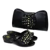 Ladies PU Frauen echt 2024 Leder Sommer Sandalen Metall Low -klobige Absätze Offene Zehne Slipper mit Handtasche Die Set Sets Hochzeitskleid Matching Match Floods Schuhe