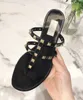 High-end-Sommer Neue Doppel Strap Niet Flache Hausschuhe Strand Nicht-Slip PVC Gel Schuhe Urlaub Flache Ferse frauen Schuhe Großhandel