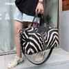 イブニングバッグKoper Besar Tas Tangan Pola Zebra Kulit Wanita Bahu Duffers Tote Untuk Perjalanan 230425