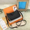 Luxurys Shoulder Bag Designer Handbags easy pouch wallet Borsa a catena da donna con scatola M81862