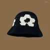 Bérets Summer Sunproof Crochet Seau Chapeau Dames Printemps Commute Camping Pêcheur Cap avec motif de fleur pour petite amie