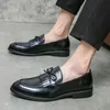 2023 Nowa Wielka Brytania dżentelmen Tassels skórzane buty Men Purple zielona czarna sukienka Wedding PROM PRYCJA Oxfords Footwear