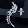 Stud Cwwzircons Asymmetriska fjäderform Glänsande kubiska zirkoniume Långt stora öronmanschettstudörhängen för kvinnor Fashion Party Jewelry CZ626 230425