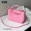 Lady's Bags Venata 2024 eyer kadın küçük botega klasik çanta aniamo cowhide tasarımcısı dokuma el çantası metal ip tokası tote totes bir omuz crossbody wo m3 7pwd