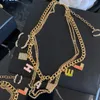 Lyxvarumärkesdesigner hängen halsband Dubbelskikt Pärlkristall 18K Guldpläterad rostfritt stål Brev Choker Pendant Halsbandkedja smycken Tillbehör