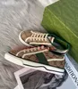 Designerskor 1977 broderi tennis beige ebenholts låg topp sneaker grön röd remsa sneakers gummisul lyx sko storlek 35-45 skor