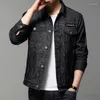 Herrjackor 2023 Spring och Autumn Mens Denim Coats Fashion Turn-Down Collar Button Smart Casual Black Jean Jacket