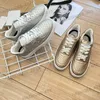 Designer casual skor klassiska kvinnor guld silver mångsidiga sneakers lyx varumärke lägenheter fashionabla bekväma utomhus löparskor