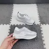 2024 NIEUWE Casual Schoenen jongen meisje zwart voetballaars platform mode baby Tennis Rubber kind schoen plat vintage Casual Outdoor wandeling lopen Basketbal sneaker cadeau Met doos