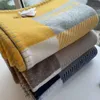 Толстая новая шерсть H желтая неви -бежевая одеяла одеяла и подушка Большой размер H Хороший бренд.