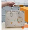 deri mini tote crossbody çanta moda kurnaz onthego crossbody bayanlar çanta yan kabartmalı çiçekler orijinal toz çantası ücretsiz kutu