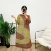 Abiti casual di alta qualità Folda per donna 2023 Miyake Primavera pieghettata Heavy Craft Fashion Lose Thin Strip Long Dress