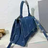 Dżinsowa torba klepsydra torebki crossbody torebki torebki klapka portfelowa koła 44 torby na ramię wewnętrzny zamek błyskawiczny list modny