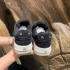 Çocuk Ayakkabı Sneaker Kürk Eğitmen Tasarımcısı Bebek Miui Miui Düz Topuk Erkek Kız Siyah Tenis Tırmanış 2024 Yeni Gündelik Ayakkabı Kış Boot Sıcak Yürüyüş Açık Tazz Futbol Ayakkabı Hediyesi