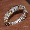 Gesimuleerde diamant 10kt witte geelgoude trouwring dwarsringgrootte 5-11
