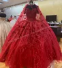 Charming Lilac Sweetheart Quinceanera Elbise 2023 Cape Off Omuz Kat Uzunluğu Balo Kupa Aplikes Vestidos de 15 Anos Kırmızı Pembe Açık Mavi 3D Çiçek Quince Nl