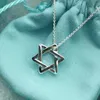 Designermärke TIFFAYS S925 Sterling Silver Womens Smooth Six Pointed Star Necklace Hexagonal Hollowed Out Pendant Fashion Light Luxury Clavicle Chain Chain Chain