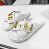 Frauen und Männer Hausschuhe Sommer Sandalen Luxus Frauen bunte Leinwand Brief Anatomie Leder Sandalen Modell Mode Kreuz Gürtel Gold Metall Schuh Fischgräten Hausschuhe