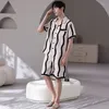 Erkekler için Skal Seti Yaz Buz İpek Rahat Pijamalar Beyaz Gece Homewear Wavy Stripe Shirt Şort Büyük Boyut L - 3XL