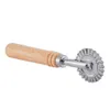 Outils de pâtisserie de cuisson Roue de coupe cannelée Manche en bois Ravioli Sertisseur Stamp Maker pour la maison et la cuisine Utilisation Drop Delivery Jardin Salle à manger Dh2Lv