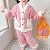 Pyjama 2024 Herfst Winter Kinderen Dikker Warm Flanel Baby Jongens Meisjes Cartoon Beer Casual Nachtkleding Kleding Sets Pyjama 231124