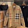 Nouveau cardigan pull pour hommes et femmes haut de gamme à carreaux classique décontracté automne et hiver chaud et confortable vêtements de sport de haute qualité