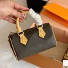 Womens Messenger Classic Bag Fashion Luxurys مصممون حقائب نانو نانو سريعة الكتف حقيبة اليد حقيبة اليد محفظة محفظة الحجم: 16*10 سم