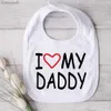 Bibs Burp Cloths I Love Mommy/Daddy/Aunt/Brother Printed Baby Bibs Girls Boys Cotton Bib Taliva Towel Infant Feed Bibs 베이비 샤워 giftsl231125