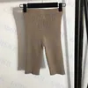 Kvinnor stickade shorts brev metall logotyp kort byxa smala passform elastiska sportbyxor sexiga damer svettbyxor