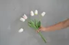 Flores decorativas Bush Bush Tulips Batle Pacote Real Touch Faux Faux Artificial Pink Tulip Bouquet