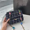 Bolso de lana de 23 quilates Bolso de hombro elegante para mujer 19 cm Tweed Hardware dorado Hebilla metálica Bolso de lujo Esmalte de colores Matelasse Cadena Bolso cruzado Bolsas de maquillaje Sacoche