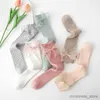 Chaussettes pour enfants Filles Princesse Chaussettes Coton Chaud Automne Infantile Bébé Enfants Chaussettes Longues Mignon Dot Dentelle Grand Arc Sur Les Chaussettes Hautes R231125