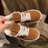 2024 Ny Miui sneaker päls tennis tazz casual sko vinter varm stövel vintage platt fotled toppkvalitet äkta lädertränare låg barn utomhus rese gångskor pojke med låda