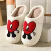 Slippers YvvCvv Bad Bunny Slippers Liefde Pluizige Slippers Vrouwen Warm Gesloten Leuke Pluche Katoenen Slippers 2023 Thuis Zachte Winter Indoor schoenen T231125