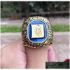 Com pedras laterais Duke Blue 2001 Devils National Team Championship Ring com caixa de madeira Men Fan Souvenir Gift Atacado Drop Drop Deliv Dha1Y