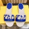 Luxurys designers sandaler tofflor män kvinnor mode sommar flickor strand sandal glider damer flip flopers loafers sexiga broderade svarta vita blå skor