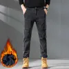 Herrenhosen Taschendesign Fleece Herrenjeans Mode Dicke koreanische klassische Mode Schlanke Plüschhose Männliche lässige einfarbige Denimhose zln231125