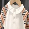 衣類は卸売りの赤ちゃんの小さな子供服夏の子供のデザイナーをセットします