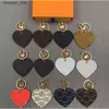 Brand Classic Luxurys Keychain Heart shape Brown black Flower grid Designer Car Keyring Womens Fibbia K louisely Purse vuttonly lvlies viutonly vittonly R4GY