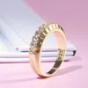 Cluster Ringe Huitan Luxus Goldene Farbe Sproty Casual Stil Frauen Zubehör Ring Mit Winzigen Kubischen Zirkon Stein Mittelfinger Ringe 230424